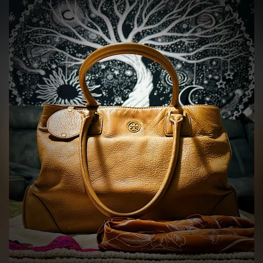 Vintage Y2K Tory Burch Tan soft Leather Tote handbag shoulder bag with scarf - Picture 1 of 17